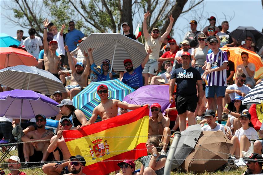 Fan with Spanish flags